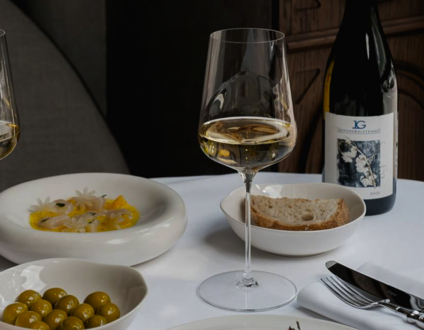 Сервировка в современном ресторане